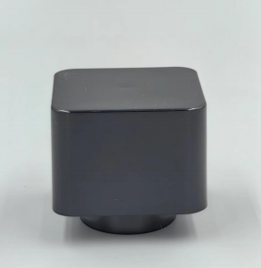 черная квадратная крышка