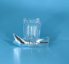 серебристая крышка с бантом