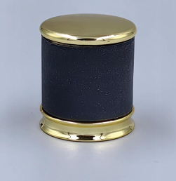 C1130
крышка с широкой кромкой, черно-золотистая