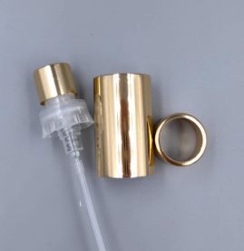 золотистый пластиковый распылитель с байонетом и крышкой